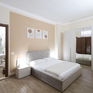 Camera grande con letto king size